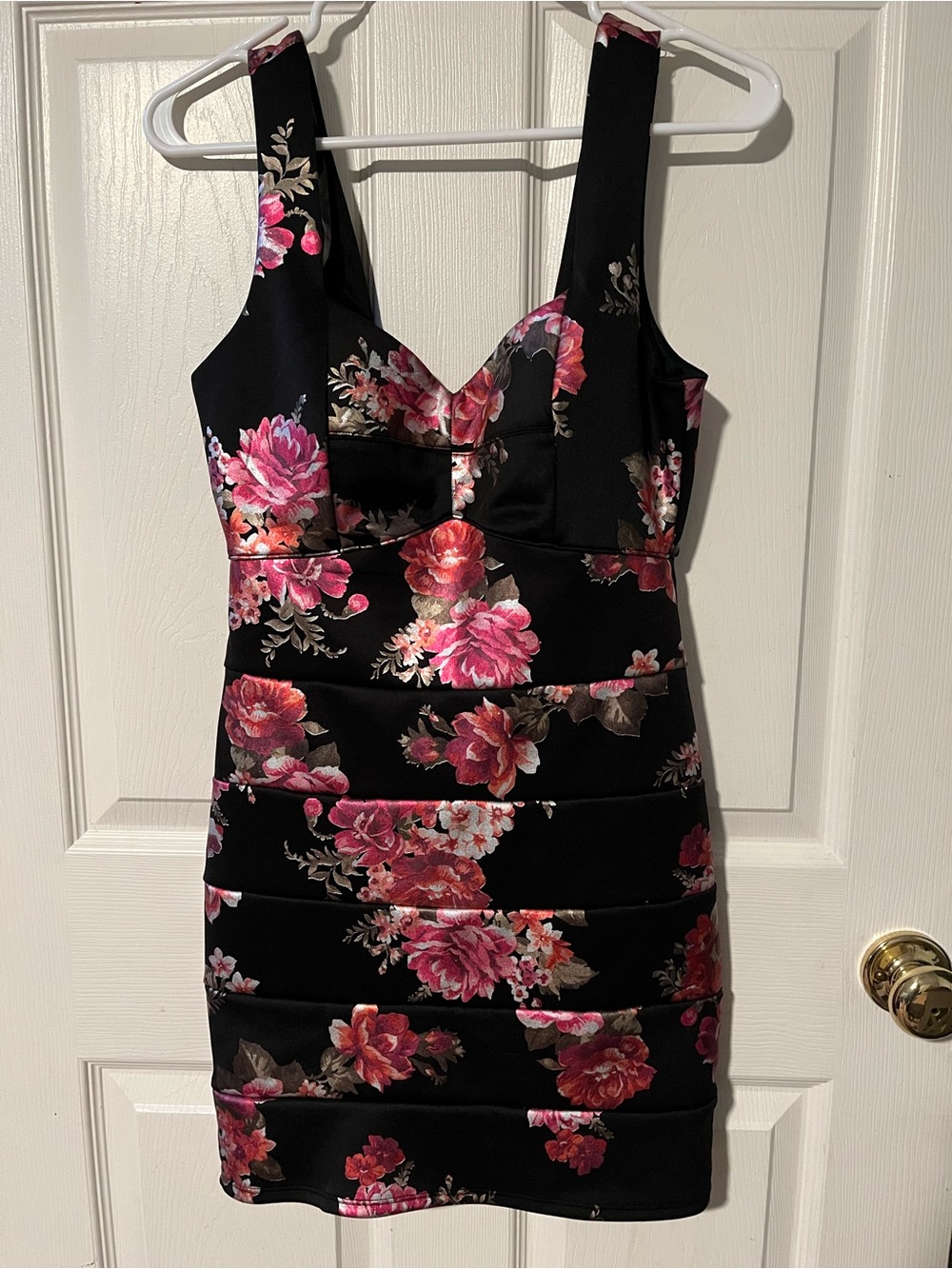 Trixxi Black Mini Dress with Pink Floral Print - size 7 Juniorโs